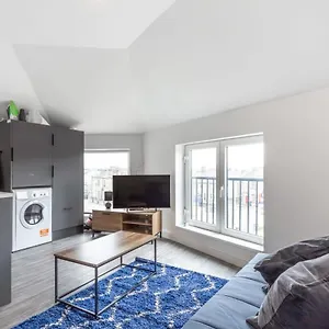 Lovely 2 Bed Close To Centre Apartment